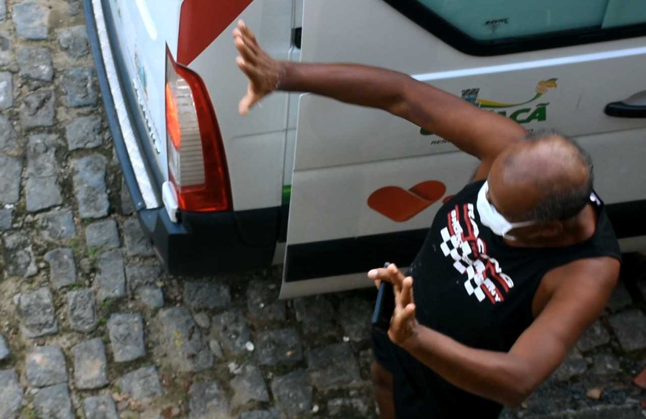 Camacã: Internado com o COVID-19 há 10 dias, Tonho da Patrol recebe alta e é recibo com aplausos